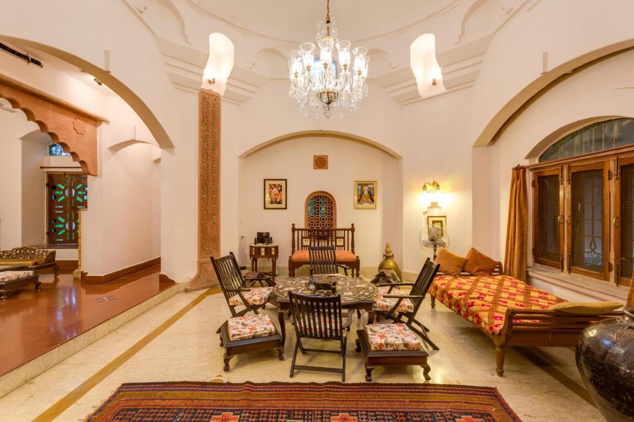 Hostie Chinar Haveli - Heritage Home With Pool, Gurgaon Eksteriør bilde