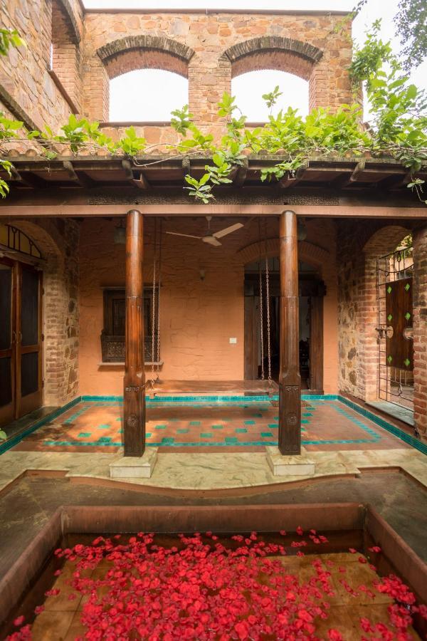 Hostie Chinar Haveli - Heritage Home With Pool, Gurgaon Eksteriør bilde